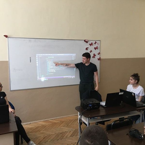 В пещерското СУ "Св. Климент Охридски" иновациите ги създават учениците