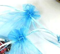 В навечерието на Коледа над 100 деца с подаръци