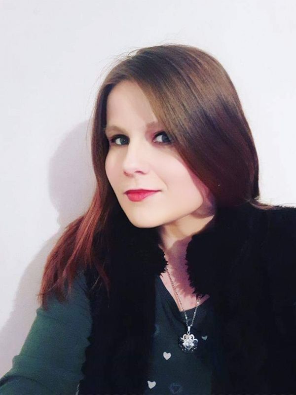 Екипът ни Ви честити Възкресение Христово с едно есе на Николина Барбутева