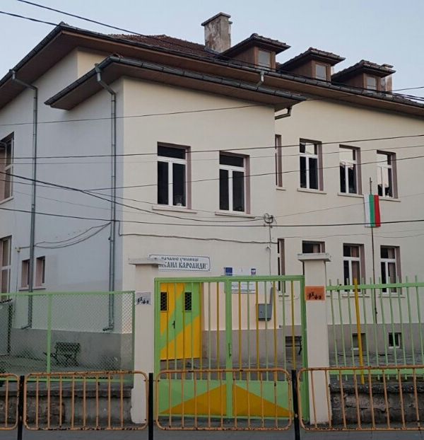 Гордост за НУ "Михаил Каролиди"-Пещера