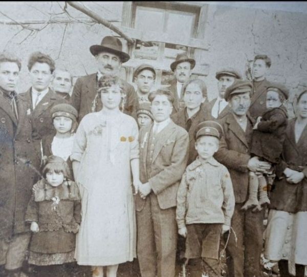 Пещерка усмихна тъжни сватбари след близо сто години