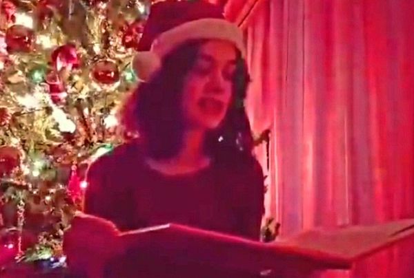 Сияйната Зета от Гърция отправи свой коледен поздрав